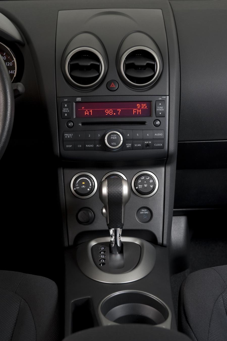  Nissan Rogue Krom Edition 2010 года  (фото 3 из 28)